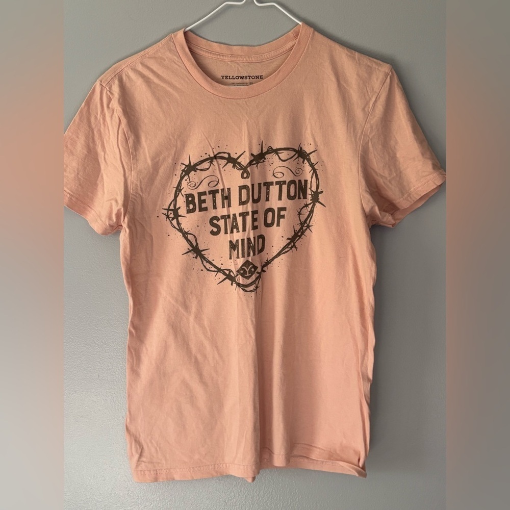 Yellowstone Women’s T Shirt. Light Pink Small.